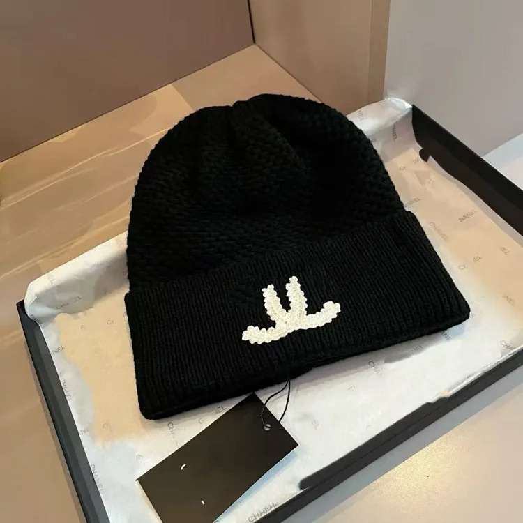 Hat Women's Autumn and Winter Woolen Hat Warm Windproof and Cold Hat Versatile Letter Knitted Hat Outdoor Fashion Senior Baotou Hat