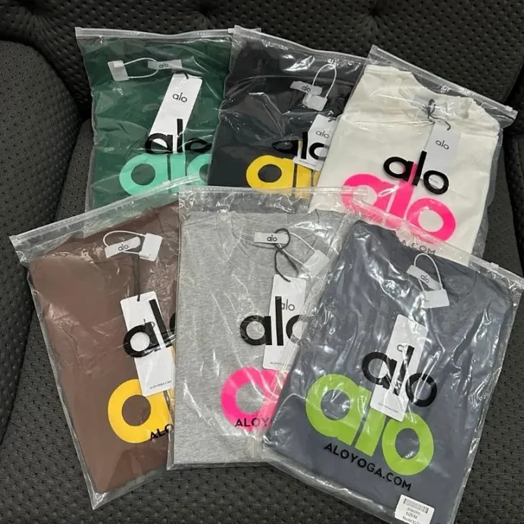 Foamed letters, hot silver, holes, frayed edges, distressed casual short-sleeved round neck candy T-shirt