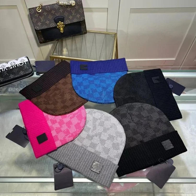 Louis Vuitton Letter correct cross-border foreign trade autumn and winter old flower plaid wool internet celebrity versatile cold hat warm leather label knitted hat without box