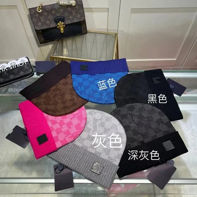Louis Vuitton Letter correct cross-border foreign trade autumn and winter old flower plaid wool internet celebrity versatile cold hat warm leather label knitted hat without box