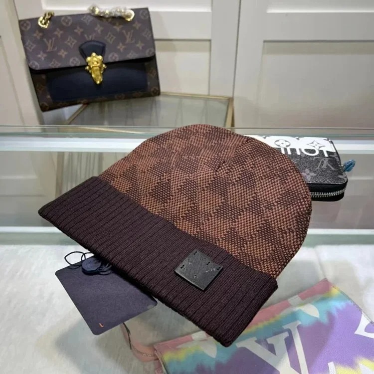 Louis Vuitton Letter correct cross-border foreign trade autumn and winter old flower plaid wool internet celebrity versatile cold hat warm leather label knitted hat without box