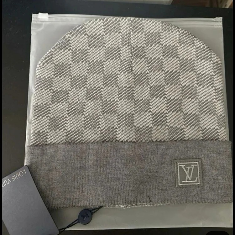 Louis Vuitton Letter correct cross-border foreign trade autumn and winter old flower plaid wool internet celebrity versatile cold hat warm leather label knitted hat without box