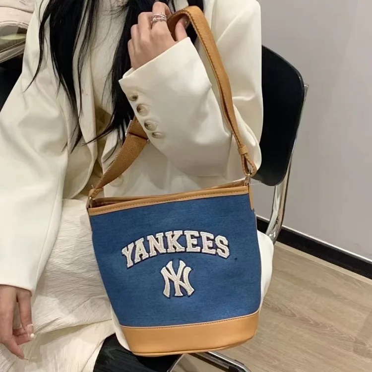 MLB Yankees College Style Versatile Large Capacity Shoulder Bag