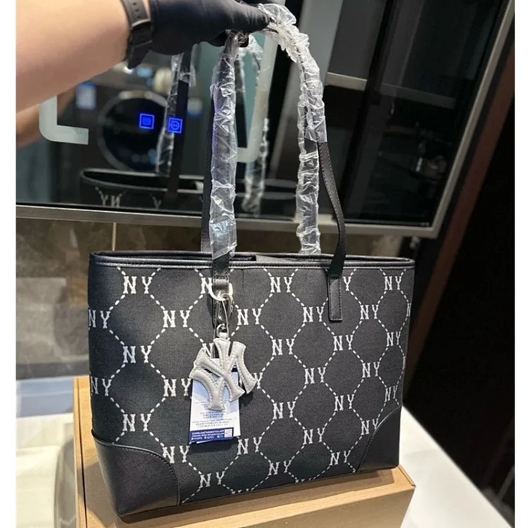 Louis Vuitton MLB canvas NY light luxury tote bag MLB fashion large-capacity commuter shoulder bag NY retro presbyopic shopping bag handbag