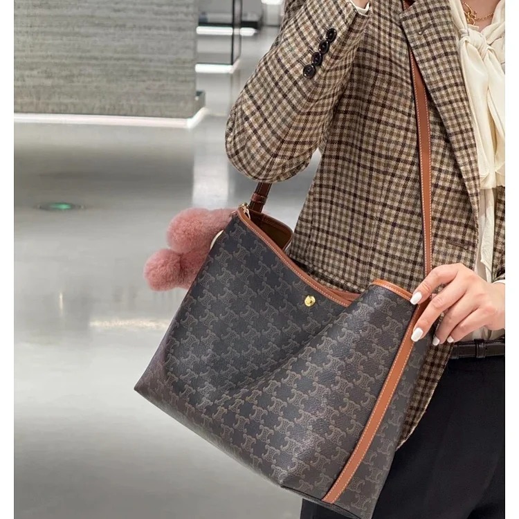 Ce mother-in-law bag~The price/performance ratio is incredible~! 25 Zuixin~! The large-capacity Presbyopia Soft shopper bag can hold a 13-inch laptop! iPad! A must-have for commuting! Super 