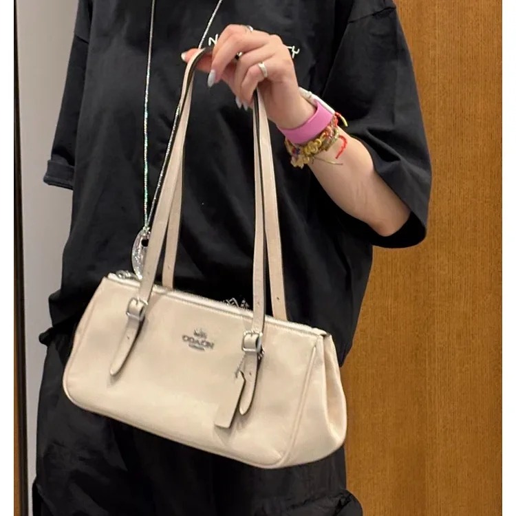COACH C*ah ASHER armpit baguette! Classic baguette style with glossy cowhide design armpit bag for women zs
