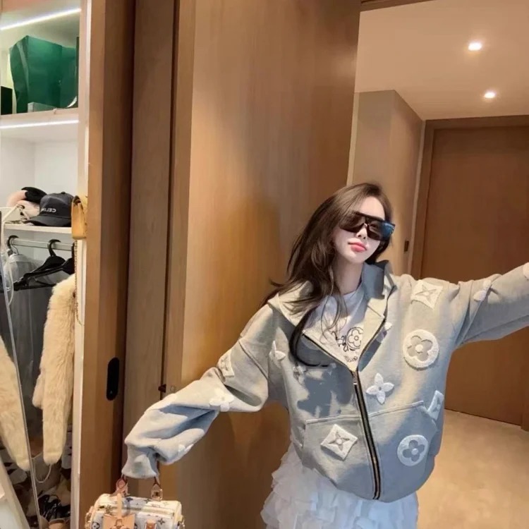 Guangzhou high version! Ready stock shipped with free shipping! Worry-free after-sale service! LOV2025 early autumn new hooded sweatshirt jacket men and women zipper cardigan versatile recom
