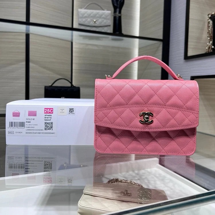 Chanel chain bag can be worn on one shoulder, crossbody handbag for women