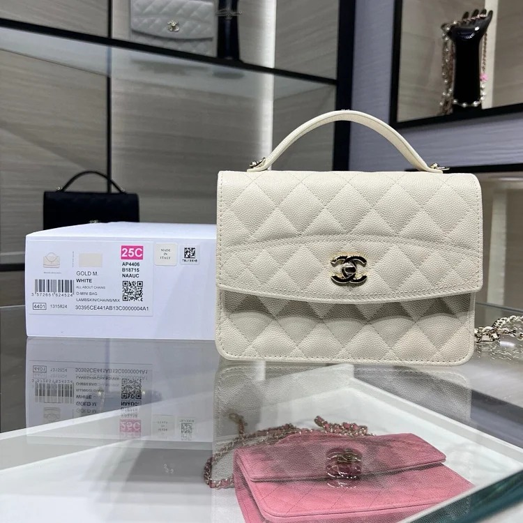 Chanel chain bag can be worn on one shoulder, crossbody handbag for women