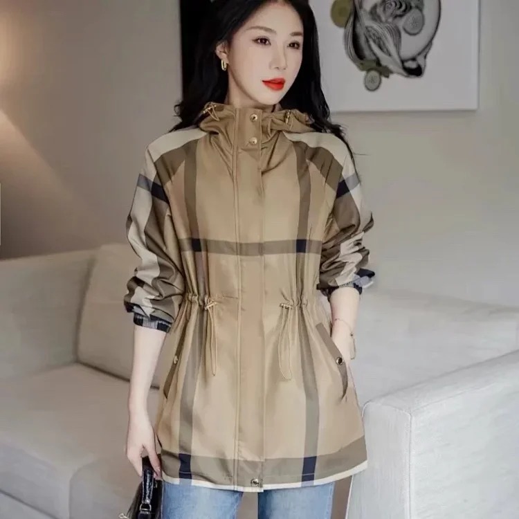 Top and Burberry light luxury 2026 high-end British style new windbreaker slim hooded jacket trend