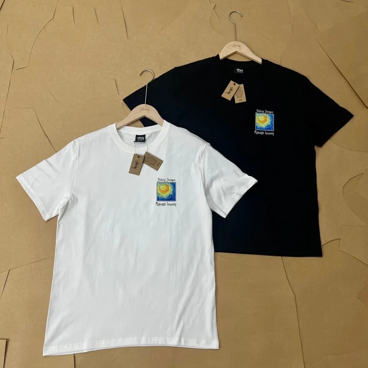 Original production STUSSYss22 Van Gogh's starry sky oil painting printed round neck short-sleeved T-shirt. STUSSY originated from the surfing resort of Southern California in the United Sta