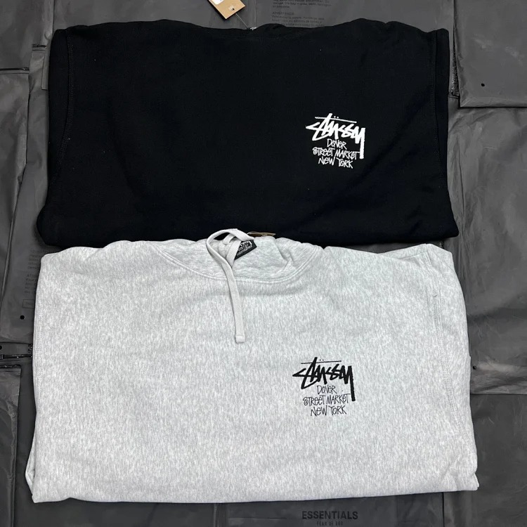 Manufactured by Stussy DSM Three City Limited Series New Pattern Round Neck Printed Sweatshirt Hoodie originated from the surfing mecca of Southern California in the United States. It has re