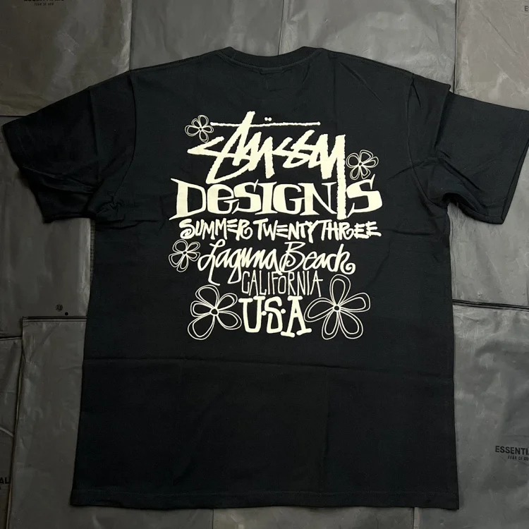 Made in the original version, STUSSY California-limited new patterned round neck printed short-sleeves. Originated from the surfing mecca of Southern California, USA, STUSSY has redefined th