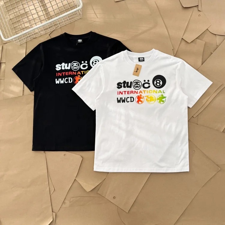 Original production 25SS Stussy Retro series Gradient color cursive logo Screen printing printed short-sleeved T-shirt TEE Stussy originated from the surfing mecca of Southern California in