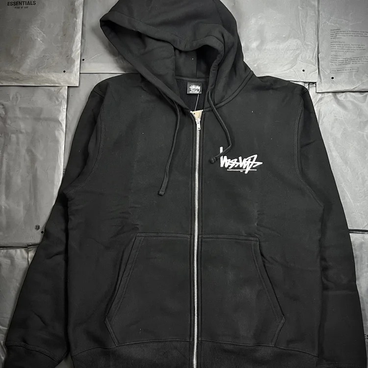 Stussy logo reverse letter classic series new graphic print zipper sweatshirt originated from the surfing resort of Southern California, USA, and redefined the design appearance and ideology