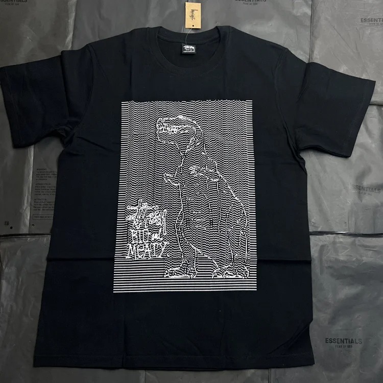 Manufacture of Stussy Dinosaur Print Short Sleeve originated from the surfing mecca of Southern California in the United States. It has redefined the design appearance and ideology of casual