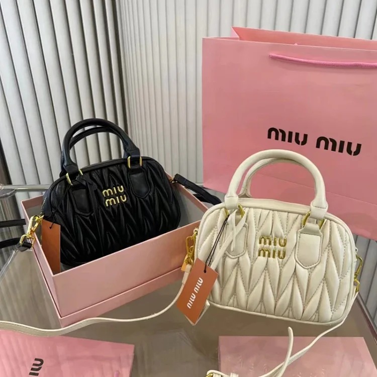 Miu Lambskin Pleated Bowling Ball Boston Daughter's Small Square Bag Versatile One Shoulder Crossbody for Women