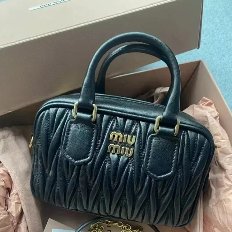 miu lambskin pleated bowling ball Boston daughter carries a small square bag versatile one-shoulder cross-body for women