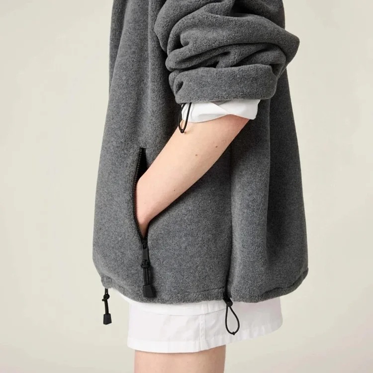 Miu Miu Miumiu 24FW new fashionable warm fleece stand-collar jacket for autumn and winter, the same classic embroidered logo logo loose silhouette zipper jacket for men and women! Trading co