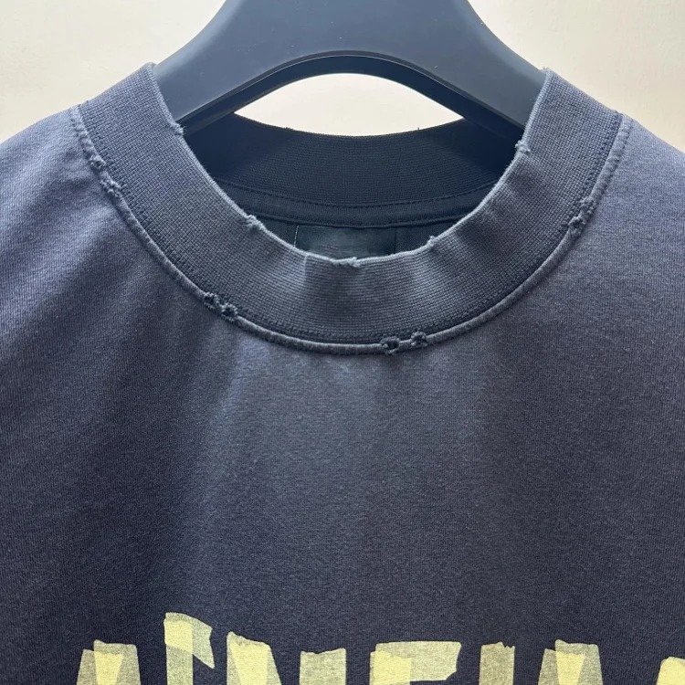 Yellow tape print washed distressed short-sleeved T-shirt
