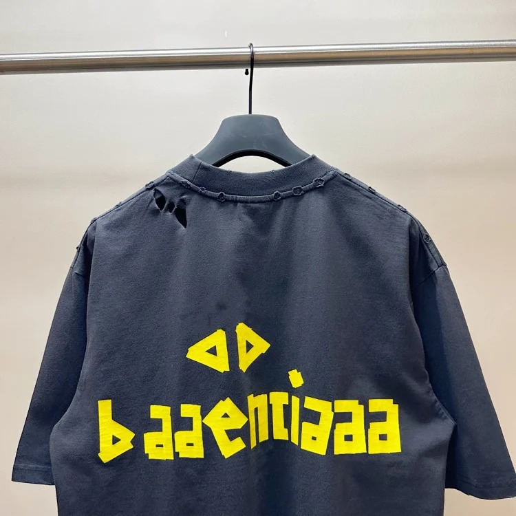 Yellow tape print washed distressed short-sleeved T-shirt