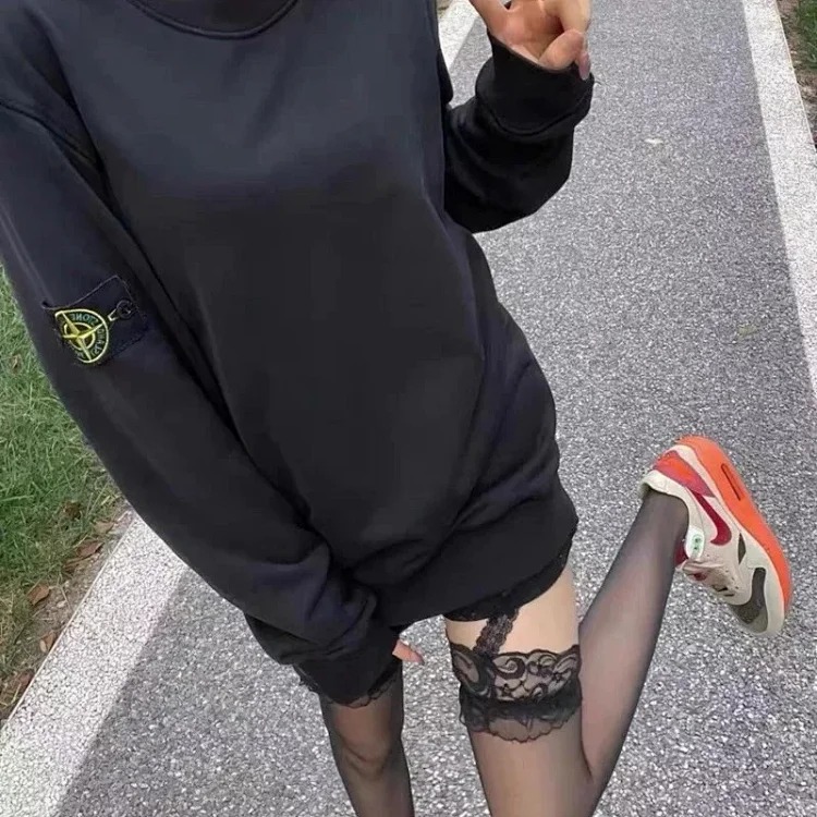 Round neck pullover long sleeve sweatshirt, same style for men and women