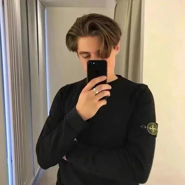 Round neck pullover long sleeve sweatshirt, same style for men and women