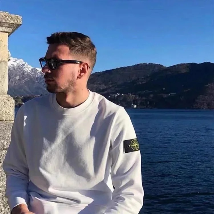 Round neck pullover long sleeve sweatshirt, same style for men and women