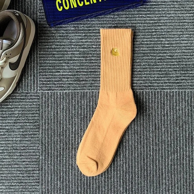 Carhartt men's and women's European and American fashion brand towel bottom gold label embroidery simple workwear style skateboard sports socks