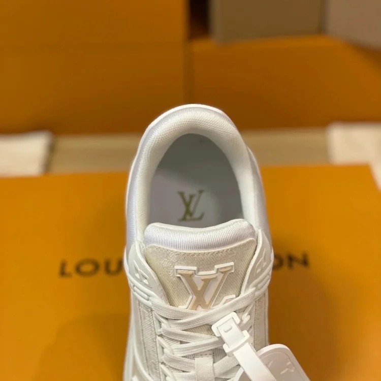 tr*ainer original mold-opening full-needle turning machine