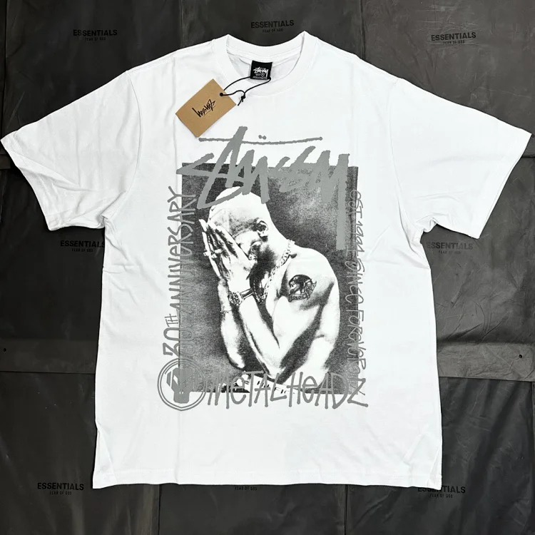 Manufactured by Stussy's new rap label to commemorate the new patterned round neck printed short-sleeved shirt. Stussy originated from the surfing mecca of Southern California in the United