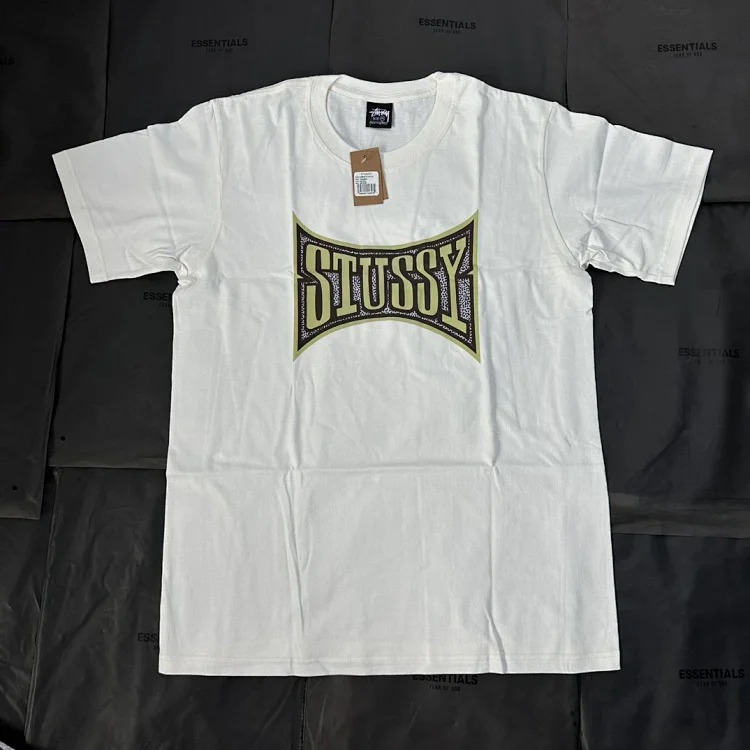 Original production Stussy fire logo New Year series new pattern round neck printed short-sleeved originated from the surfing resort of Southern California in the United States. It has redef