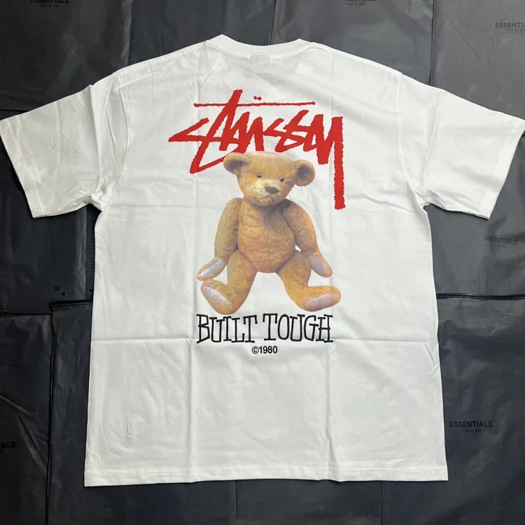 Manufacturing Stussy Bear New Patterned Round Neck Printed Short Sleeve originated from the surfing mecca of Southern California in the United States. It has redefined the design appearance