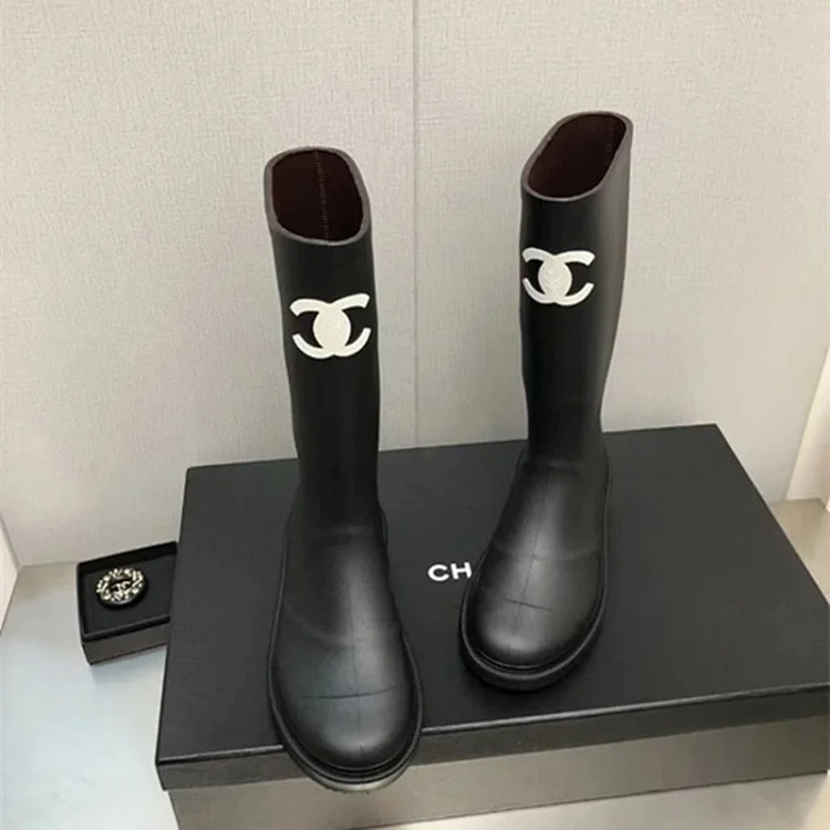 Boots Knight, but black knee-high women's mid-length boots, thick soles, small rubber, antique style, tall rain boots, fashionable