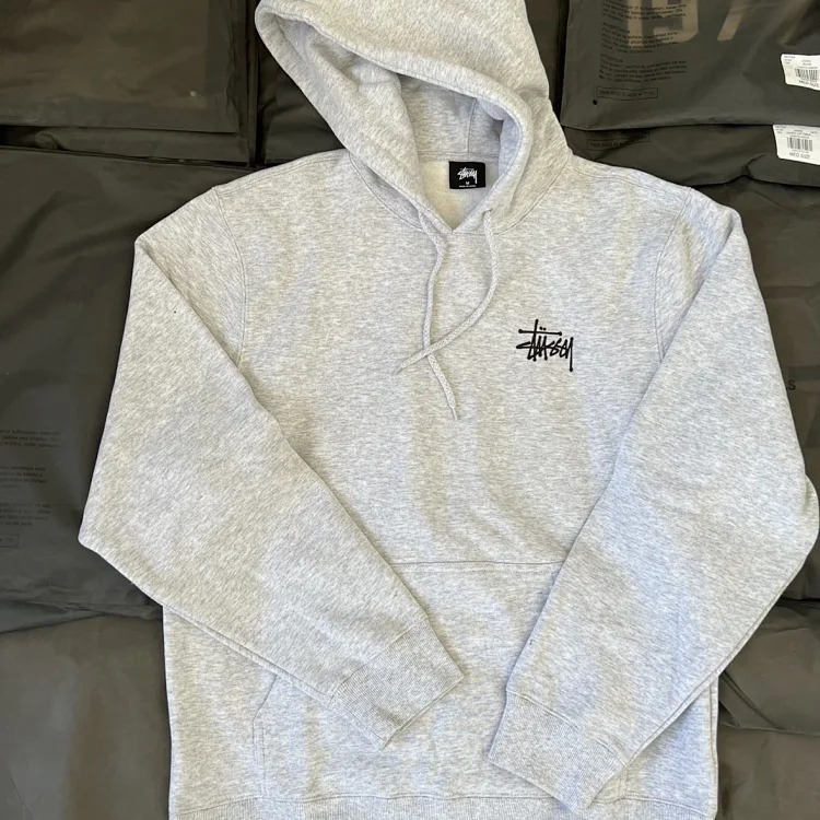 Manufactured by Stussy Basic Classic Series New Patterned Round Neck Printed Sweatshirt Hoodie originated from the surfing mecca of Southern California in the United States. It has redefined