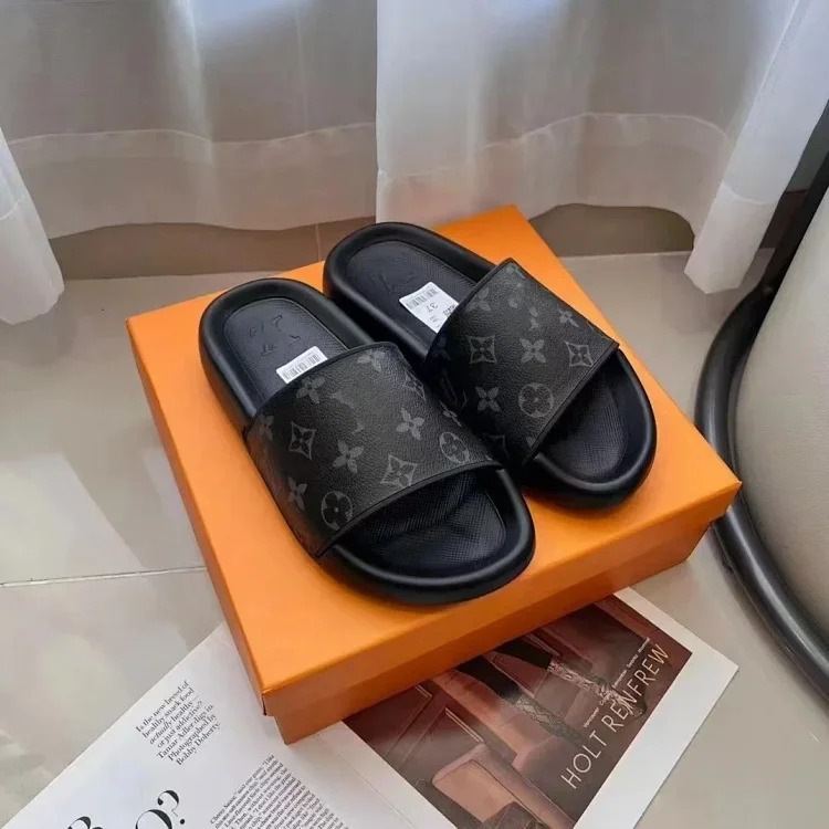 Letter embossed slippers for men and women, flat, non-slip, versatile image 4
