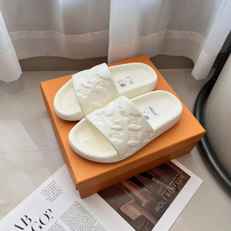 Letter embossed slippers for men and women, flat, non-slip, versatile image 5