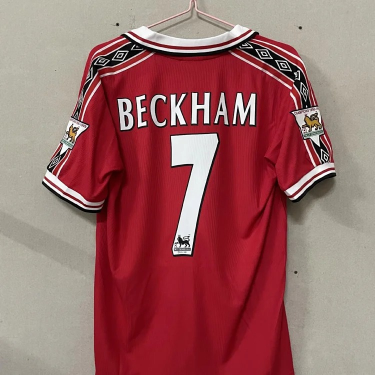 Popular retro football uniforms AC/No. 22 Kaka No. 80 Ronaldinho Manchester United Red Devils Beckham