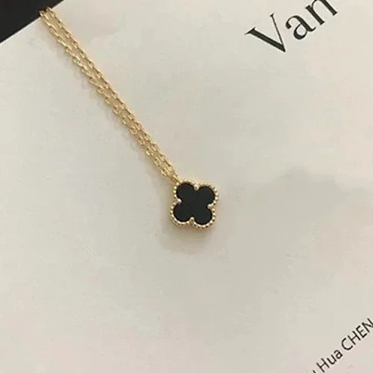Fine necklace made of V-gold with CNC carving technology