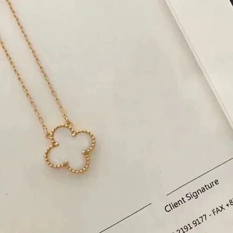 Fine necklace made of V-gold with CNC carving technology