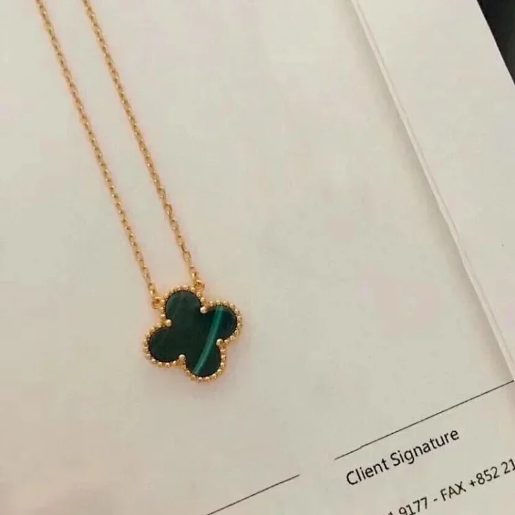 Fine necklace made of V-gold with CNC carving technology