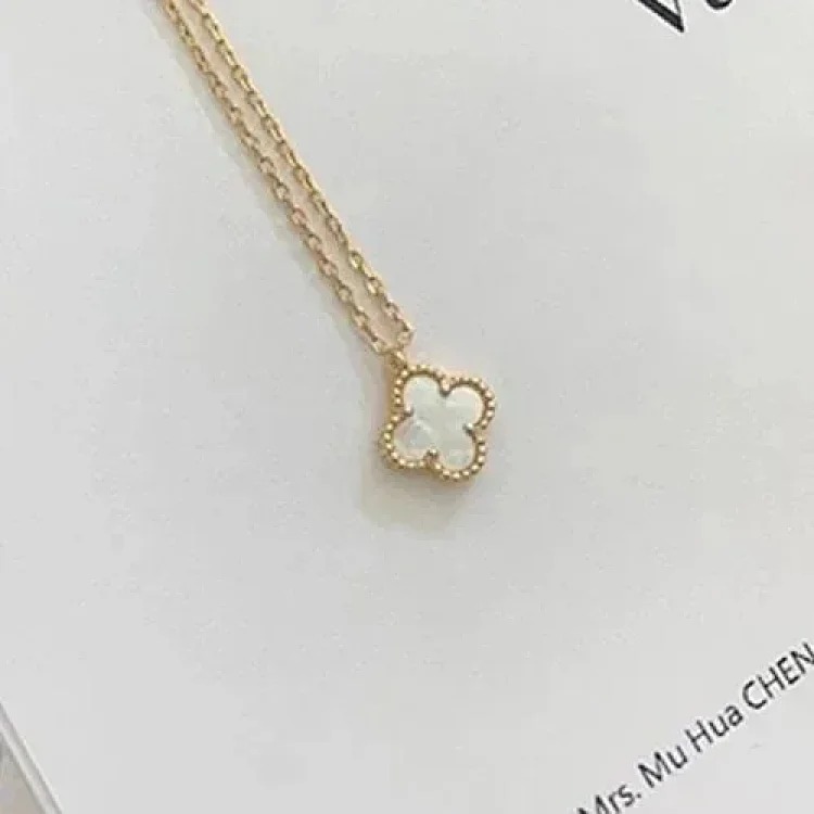 Fine necklace made of V-gold with CNC carving technology