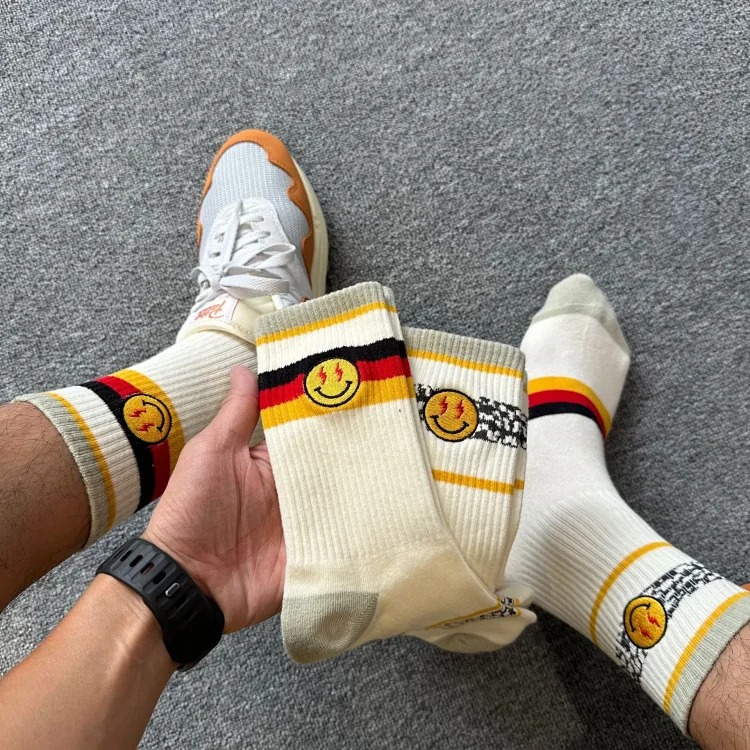 Smiley face embroidered socks street skateboard sports casual mid-calf cotton socks