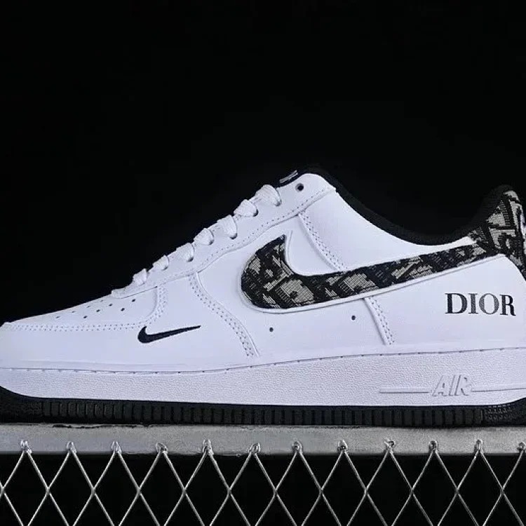 OG FORCE 1 07 LOW Sneakers