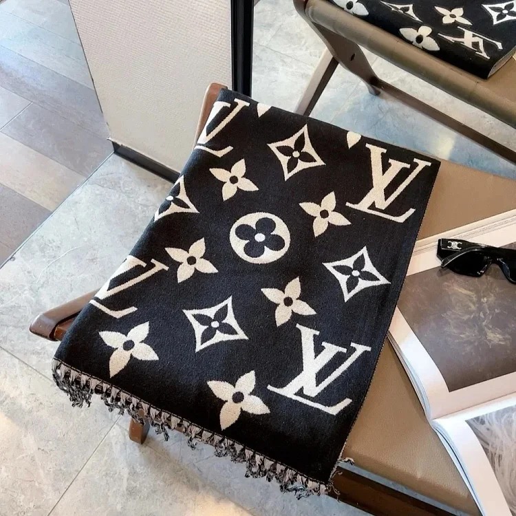Autumn and winter fashionable and versatile light luxury scarf 01 (no after-sales service for more than 7 days)