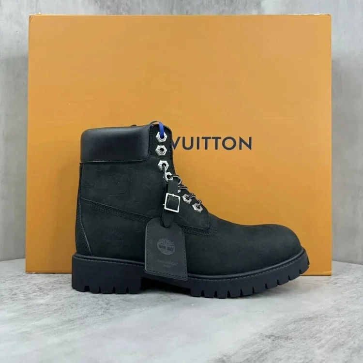 1014 Fashionable Rhubarb Boots