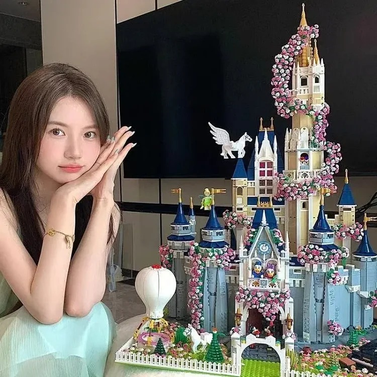 40+ different models of LEGO, top quality, some have logo some no logo. Please keep the packaging intact when returning or exchanging goods, thank you for your understanding