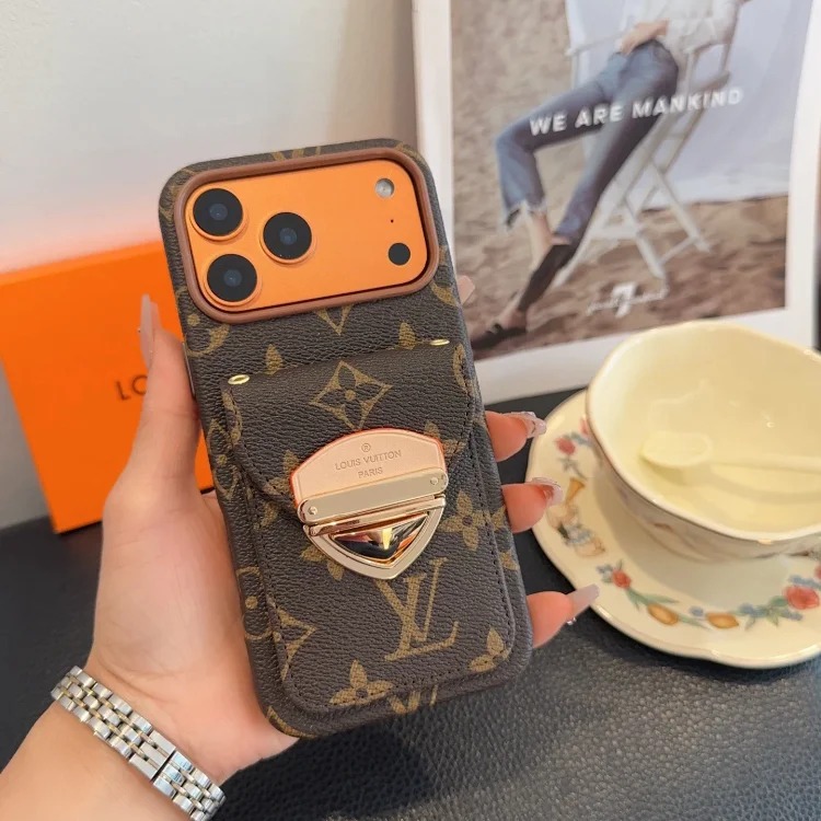 Louis Vuitton Presbyopia spliced original leather case, card holder, classic presbyopia mobile phone case, strong magnetic suction➕logo holder mobile phone case, Montaigne series card hold