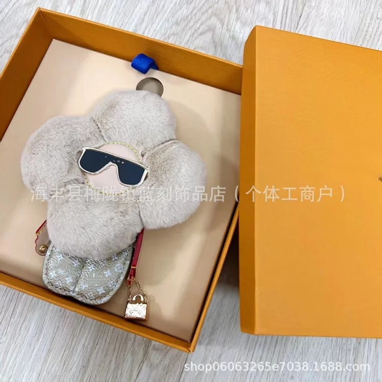 Vivian Pendant Doll Sunflower Plush Doll Bag Accessories Car Keychain Cartoon Pendant