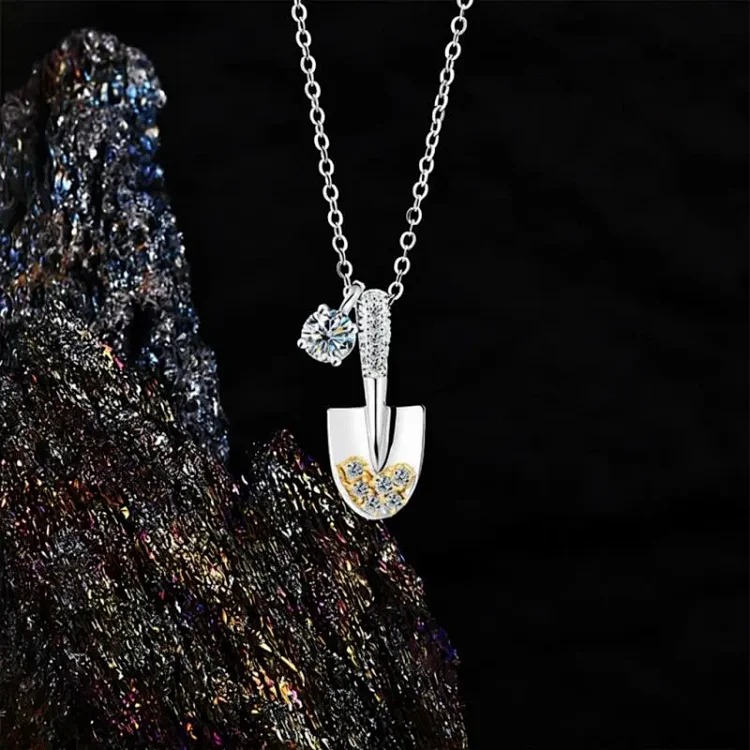 Golden shovel series small shovel moissanite necklace women's light luxury high-end niche design S925 sterling silver clavicle chain